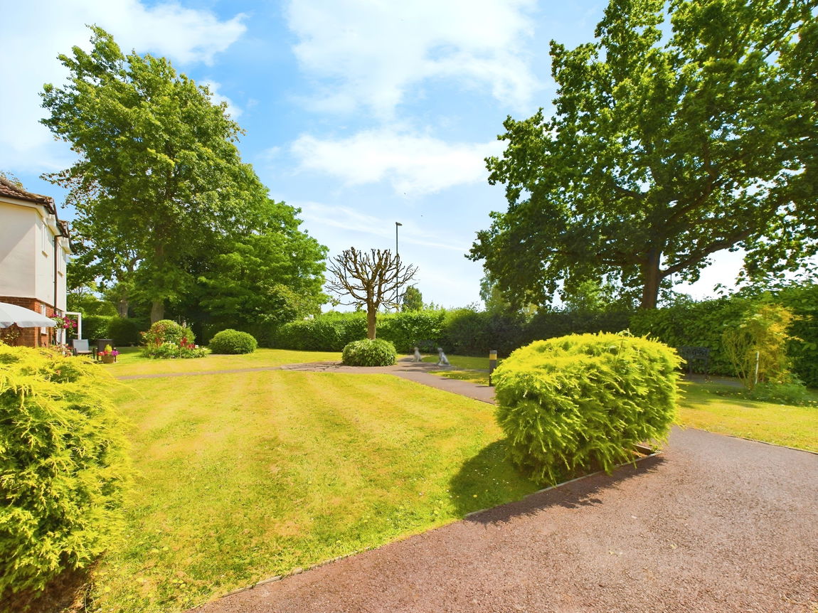 Robinswood Court, Horsham