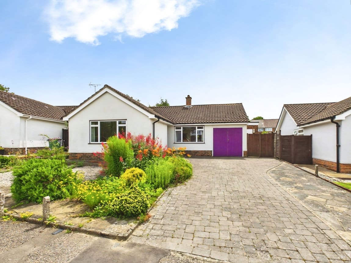 2 Bed, 1 Bath Property For Sale in Rough Way, RH12 4DE